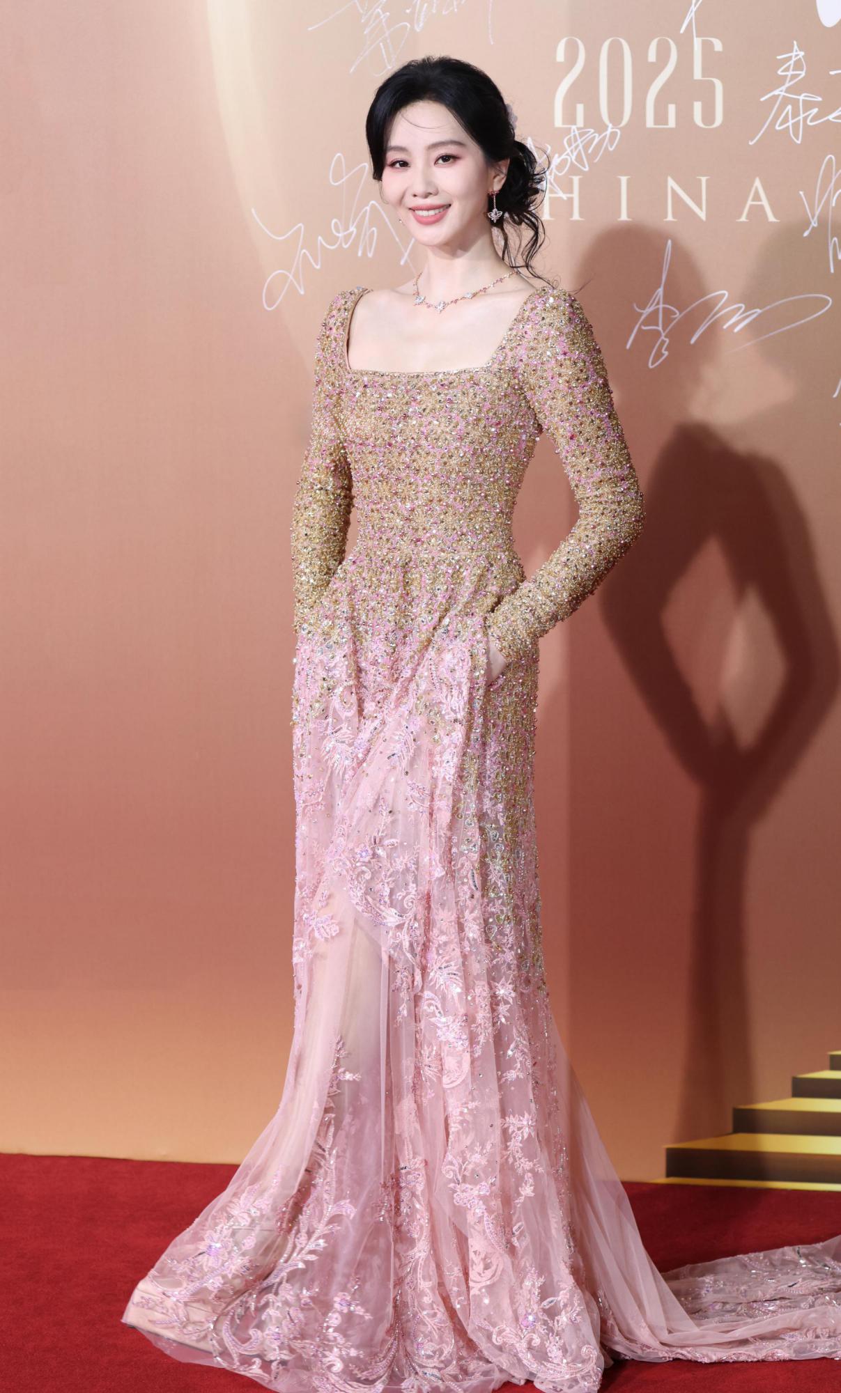 刘诗诗抹胸连身礼服全身现场生图照[4]